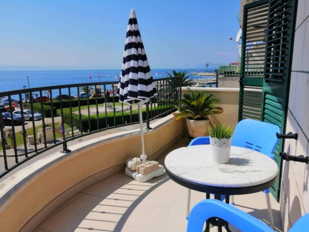 Apartment Dalma Podgora Exterior photo